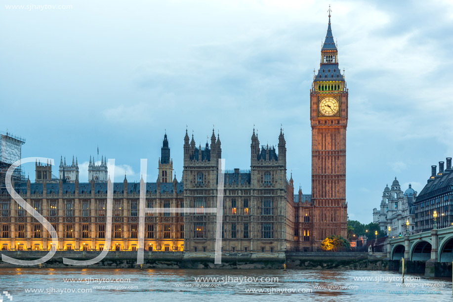 Night photo of Westminster Bridge and Big Ben, London, England, United Kingdom
