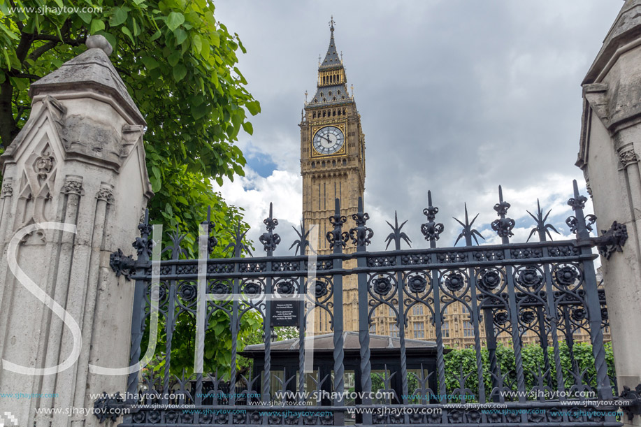 Amazing view of Big Ben from Parliament Square Garden, London, England, United Kingdom