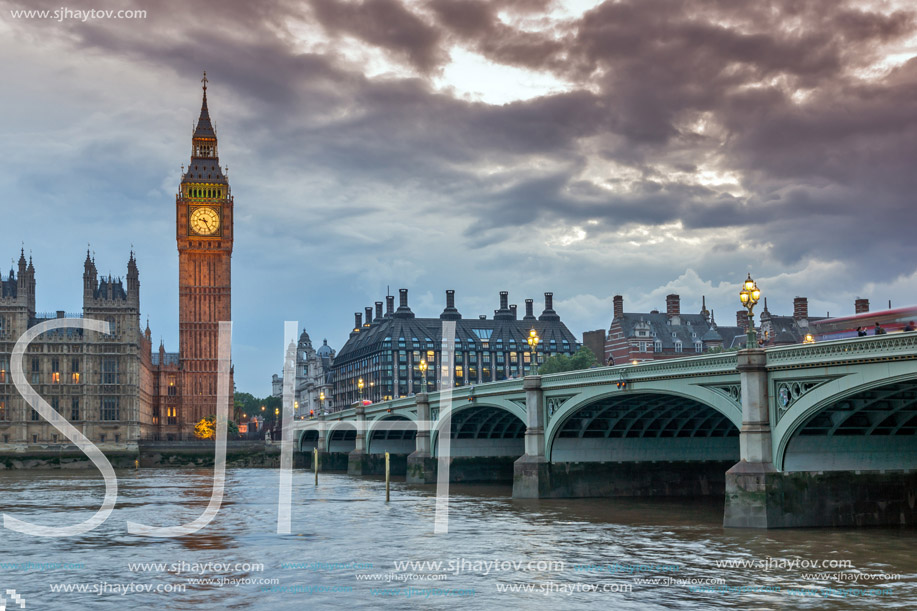 Night photo of Westminster Bridge and Big Ben, London, England, United Kingdom