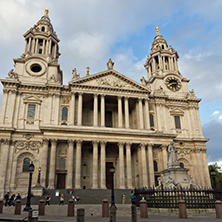 LONDON, ENGLAND - JUNE 17 2016: Amazing Sunset view of St. Paul Cathedral in London, Great Britain
