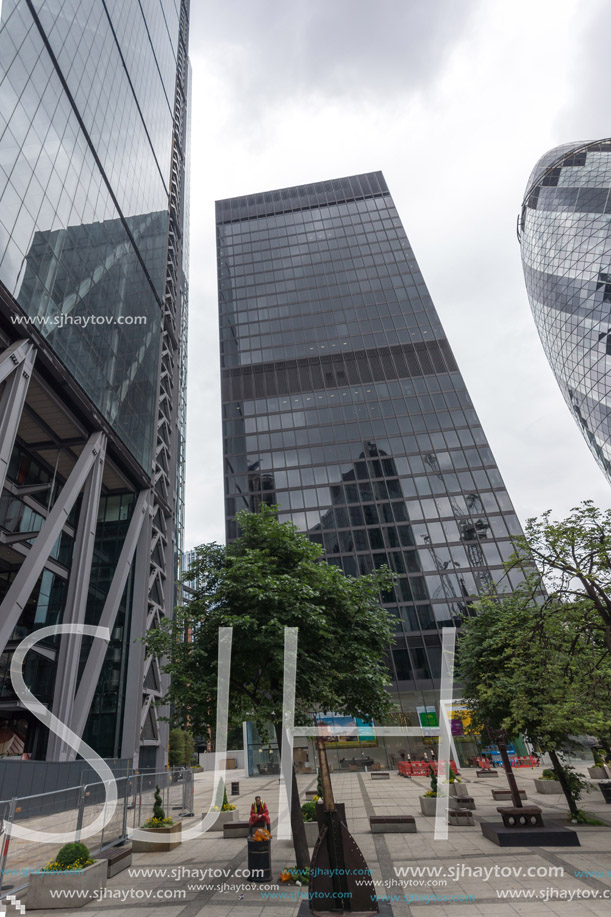LONDON, ENGLAND - JUNE 18 2016: Amazing cityscape of Business Building in City of London, Great Britain