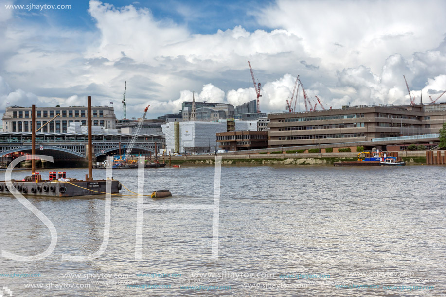 LONDON, ENGLAND - JUNE 15 2016: Panoramic view of Thames River in City of London, England, Great Britain