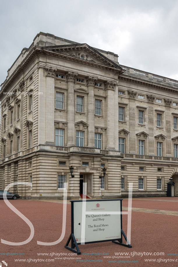 LONDON, ENGLAND - JUNE 17 2016: Buckingham Palace London, England, Great Britain