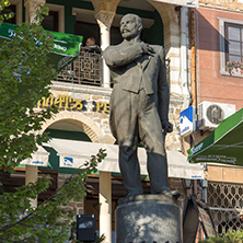 VELIKO TARNOVO, BULGARIA - 9 APRIL 2017: Monument of Stefan Stambolov in city of Veliko Tarnovo, Bulgaria