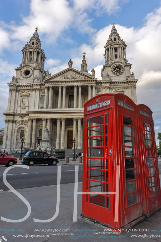 LONDON, ENGLAND - JUNE 17 2016: Amazing view of St. Paul Cathedral in London, Great Britain