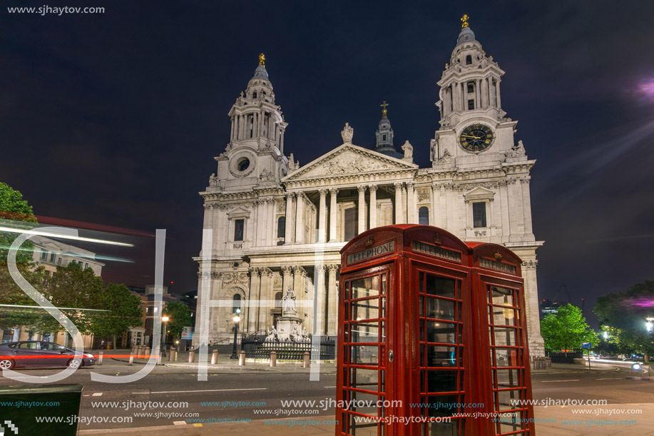 LONDON, ENGLAND - JUNE 17 2016: Amazing Night photo of St. Paul Cathedral in London, Great Britain