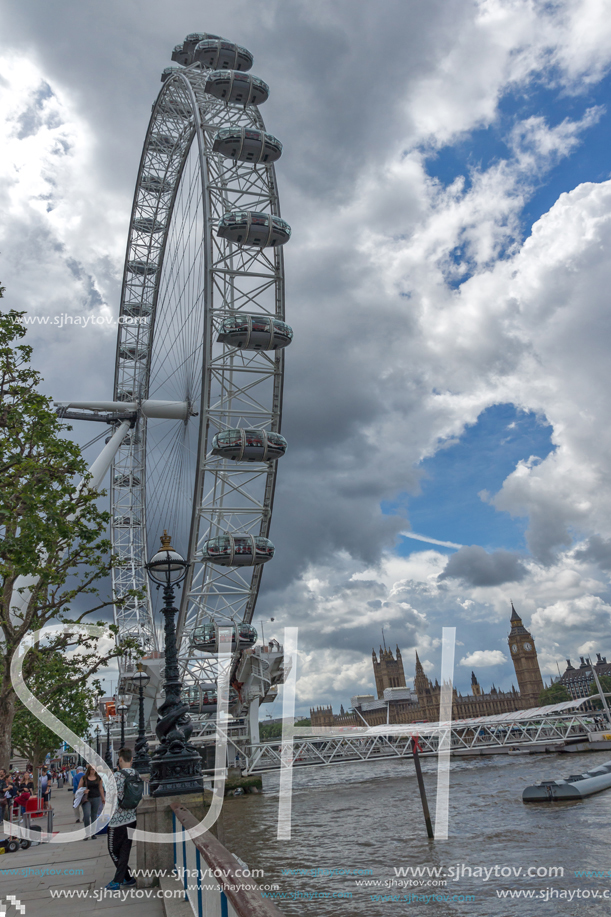 LONDON, ENGLAND - JUNE 15 2016: Panoramic view of Thames river and City of London, Great Britain