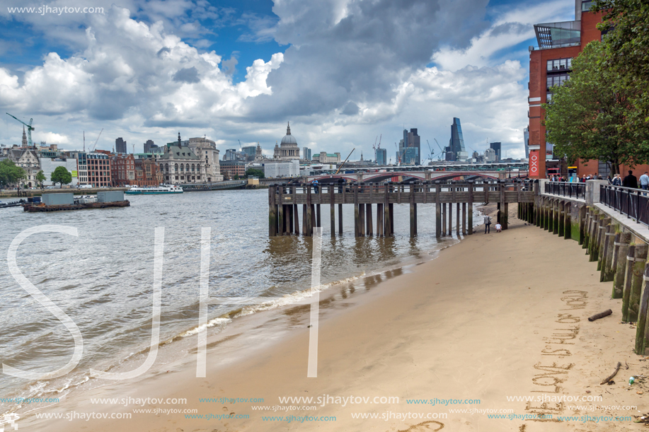 LONDON, ENGLAND - JUNE 15 2016:  Panoramic view of Thames river and City of London, Great Britain