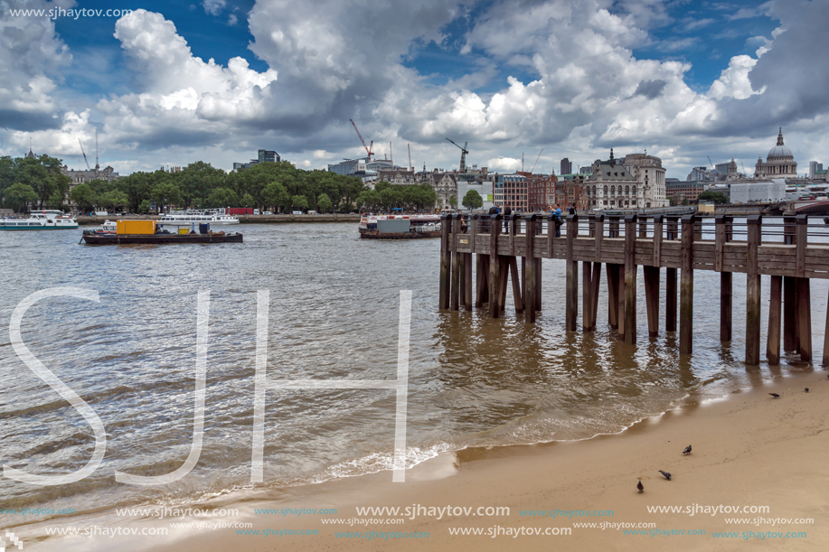 LONDON, ENGLAND - JUNE 15 2016:  Panoramic view of Thames river and City of London, Great Britain