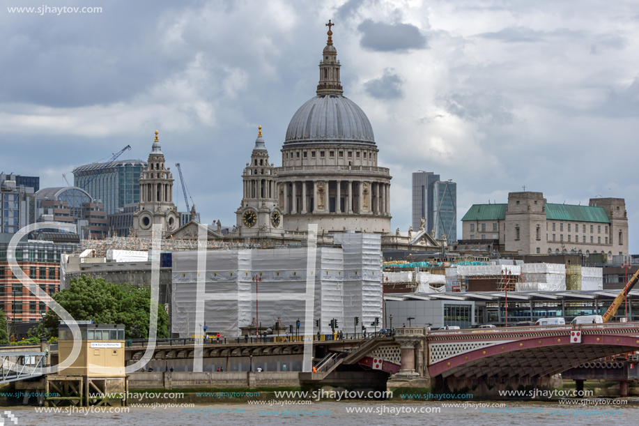 LONDON, ENGLAND - JUNE 15 2016: Panoramic view of Thames river and City of London, Great Britain