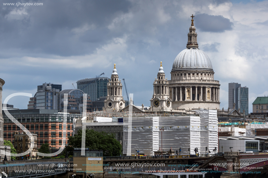 LONDON, ENGLAND - JUNE 15 2016: Panoramic view of Thames river and City of London, Great Britain