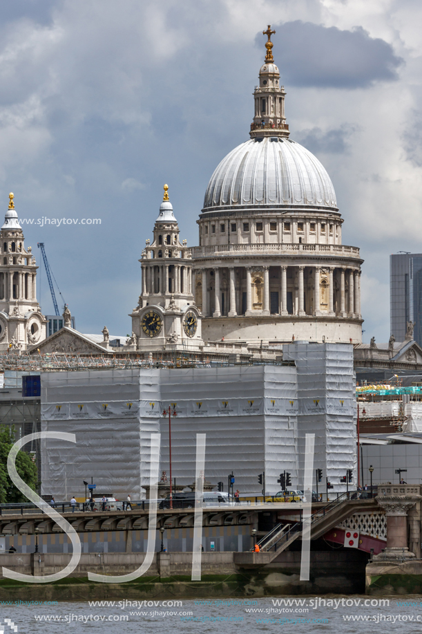 LONDON, ENGLAND - JUNE 15 2016: Panoramic view of Thames river and City of London, Great Britain