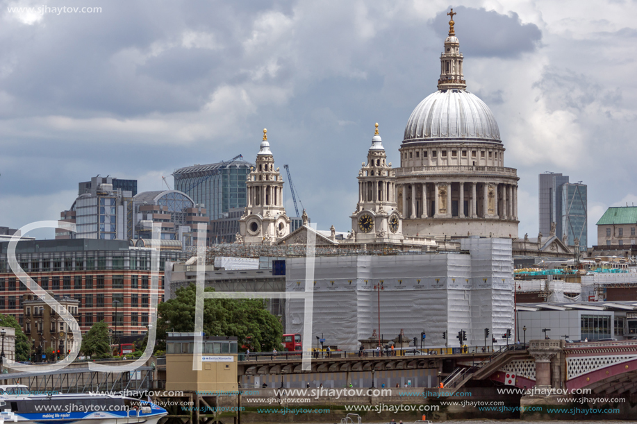 LONDON, ENGLAND - JUNE 15 2016: Panoramic view of Thames river and City of London, Great Britain