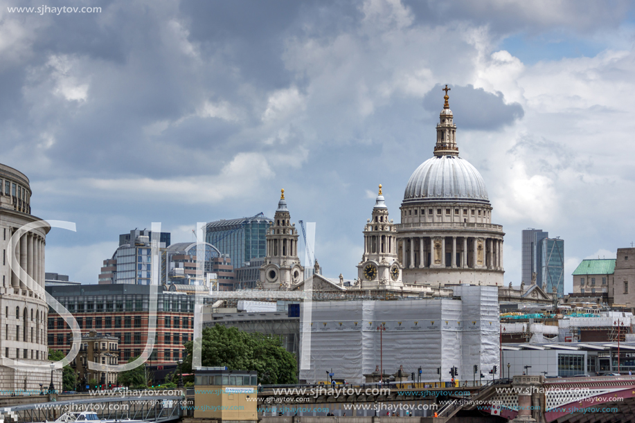 LONDON, ENGLAND - JUNE 15 2016: Panoramic view of Thames river and City of London, Great Britain