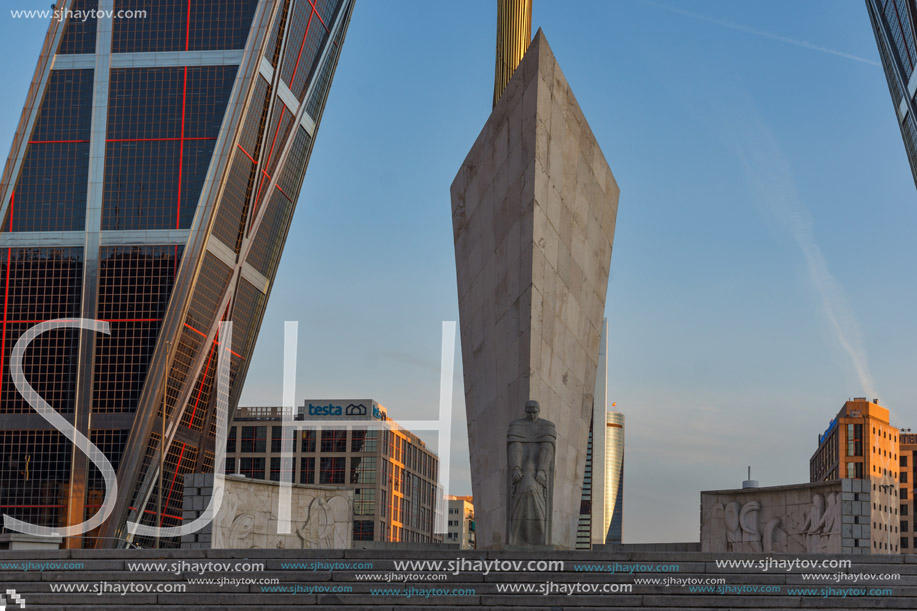 Spain, Madrid, Business, skyscraper, Gate of Europe, Gate, Europe, KIO Towers, Monument, Jose Calvo Sotelo,  old, Paseo de la Castellana , La Castellana,finance, Business, Monument, Caja Obelisk, Calvo Sotelo,  avenues, sculpture, Kingdom, Iberian Peninsu