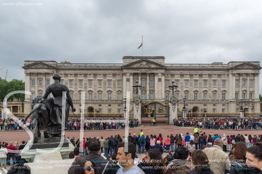 LONDON, ENGLAND - JUNE 17, 2016: Buckingham Palace London, England, Great Britain