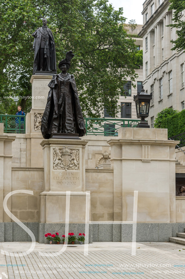 LONDON, ENGLAND - JUNE 17, 2016: King George VI and Queen Elizabeth Memorial in London, England, Great Britain