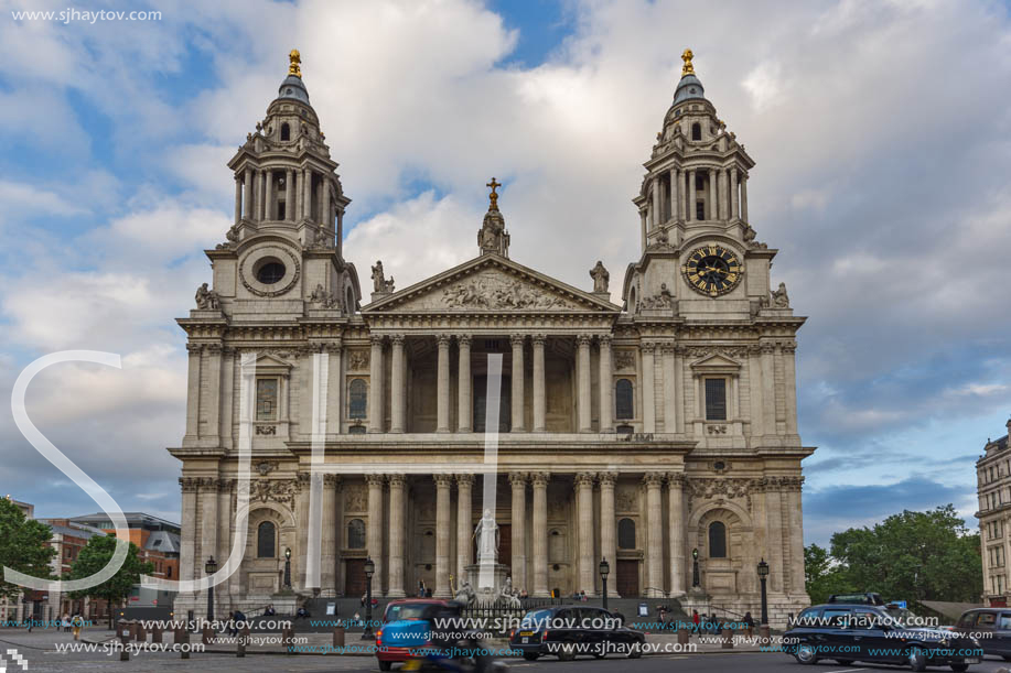 LONDON, ENGLAND - JUNE 17, 2016: Amazing sunset view of St. Paul Cathedral in London, Great Britain