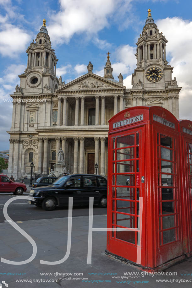 LONDON, ENGLAND - JUNE 17, 2016: Amazing sunset view of St. Paul Cathedral in London, Great Britain