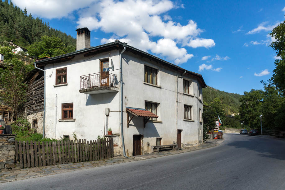 SHIROKA LAKA, BULGARIA - AUGUST 14, 2018: Old houses in historical town of Shiroka Laka, Smolyan Region, Bulgaria