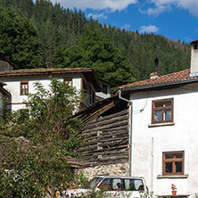 SHIROKA LAKA, BULGARIA - AUGUST 14, 2018: Old houses in historical town of Shiroka Laka, Smolyan Region, Bulgaria