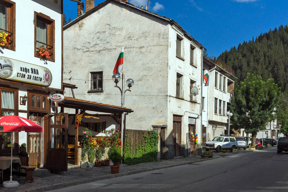 SHIROKA LAKA, BULGARIA - AUGUST 14, 2018: Old houses in historical town of Shiroka Laka, Smolyan Region, Bulgaria