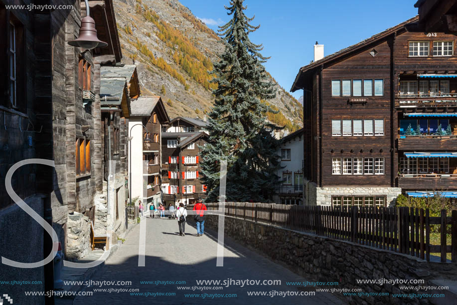 ZERMATT, SWITZERLAND - OCTOBER 27, 2015: Amazing Autumn panorama to Zermatt Resort, Alps, Switzerland