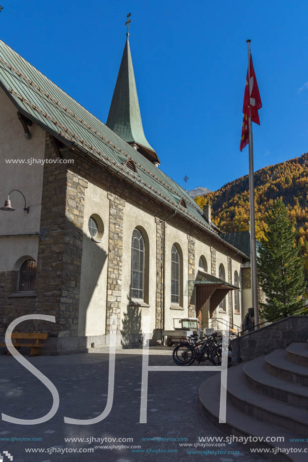 ZERMATT, SWITZERLAND - OCTOBER 27, 2015: Amazing Autumn panorama to Zermatt Resort, Alps, Switzerland